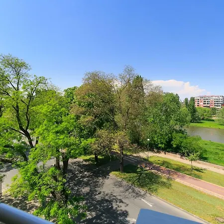 Center - River View Апартамент *